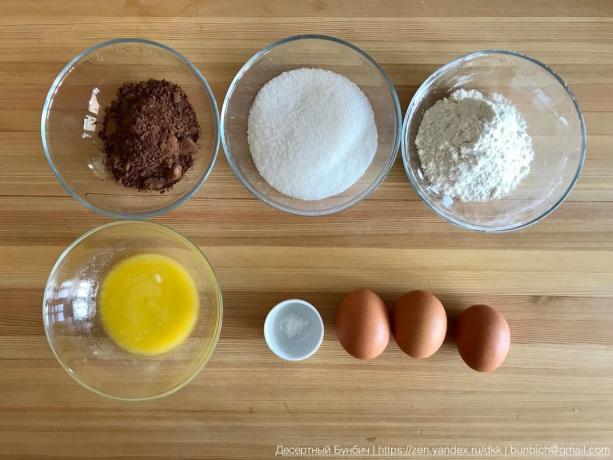Ingredientai, kad sudarytų 16 cm skersmens: 3 kiaušinius (C1), 100 g cukraus, 60 g miltų b / c, 30 g kakavos miltelių, 20 g sviesto, 20 g vanilės cukraus, žiupsneliu druskos