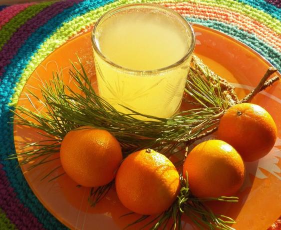 Tangerine eglės gėrimas