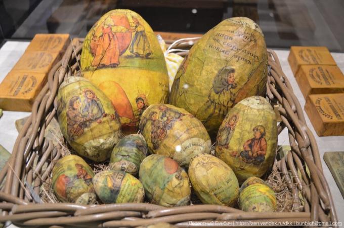 Anksto revoliucinis Rusijos šokolado kiaušinis su žaislų viduje