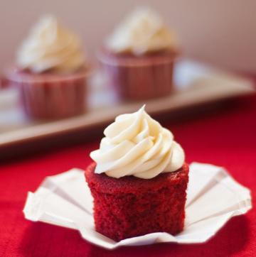 Kaip virėjas šviesus cupcakes, keksiukus "Red Velvet" svečiams minėtų Wow