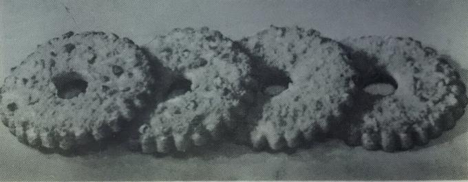 Tortas "Shortbread žiedas". Nuotrauka iš knygos "gamyba kepinių ir pyragaičių gamyba," 1976 
