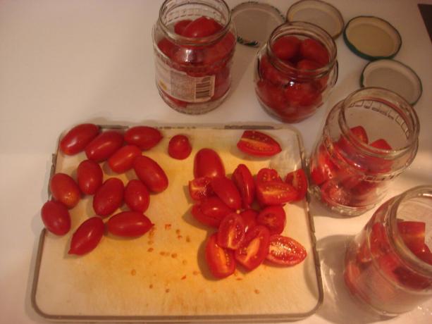Nusifotografuoti autoriaus (griežinėliais pomidorus)