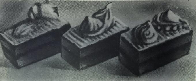 Tortas "Kempinė su baltymų kremu." Nuotrauka iš knygos "gamyba kepinių ir pyragaičių gamyba," 1976 