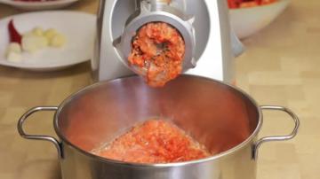 Pomidorai su krienų padažas žiemai, be maisto ruošimui. Naudinga pasimėgauti "Gorlodor"