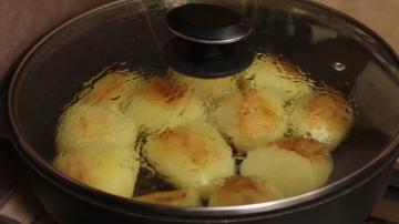Močiutės receptas skanus keptomis bulvėmis. Paprastas būdas pasiruošti bulves