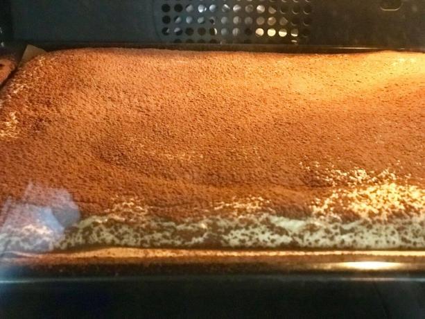 Norìdami su¾inoti, pradurti torto rungtynes ​​įstrižai. Atitiktų sausas - pyragas yra paruoštas.
