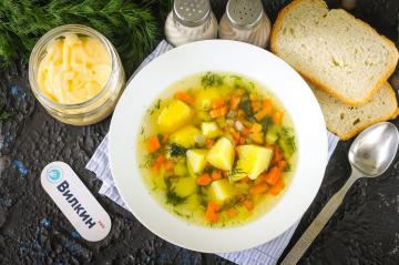 Daržovių sriuba su vištienos sultiniu