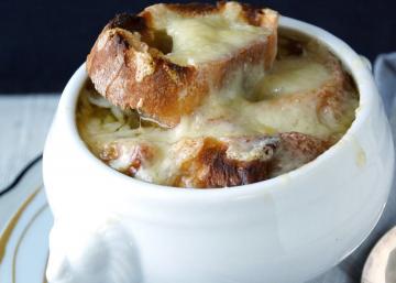 Pasiruošimas klasikinį Prancūziška svogūnų sriuba