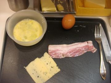 Skanus omletas "ispaniškai" per 8 minutes. Vyras yra pasiruošęs papietauti kiekvieną dieną.