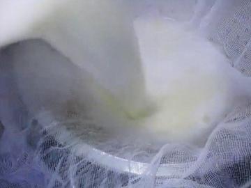 Skanus receptas granuliuota sūris kefyro (biudžetas metodas vaistinė kalcio chloridas)