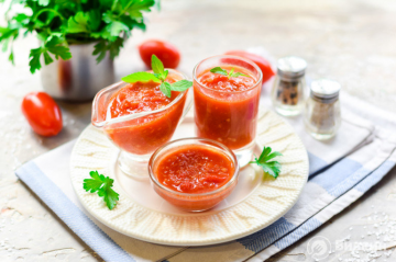 Pomidorų padažas su pomidorais, paprika ir česnaku
