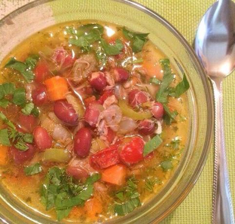 Ši sriuba yra vadinamas Bulgarijos bruožas, o skonis ir nauda tai yra ne mažesnis nei mūsų barščiai.