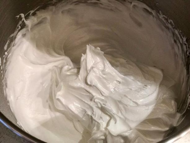 Tuo statesnis mes vzobom meringue, The tankesnis yra paukščio pieno. 