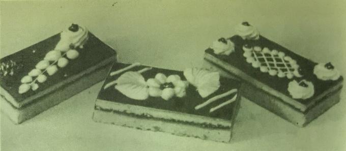 Tortas "Leningrado želė su grietinėle". Nuotrauka iš knygos "gamyba kepinių ir pyragaičių gamyba," 1976 