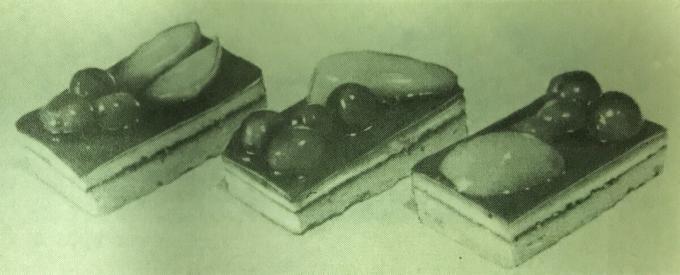 Tortas "Leningrado su vaisiais". Nuotrauka iš knygos "gamyba kepinių ir pyragaičių gamyba," 1976 