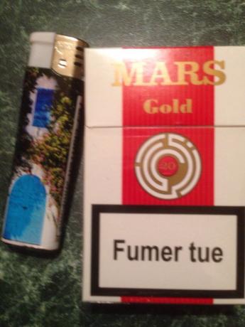 Aš nusipirkau dovana Tunisas cigarečių gamybai. Iš tiesų - cigarečių - nėra labai gerai, bet egzotiškas gali būti imtasi. Tai kainuoja 4 dinaras.