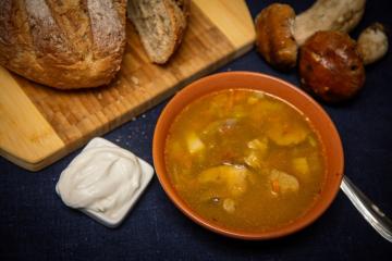 Baltų grybų sriuba: mišrus receptas