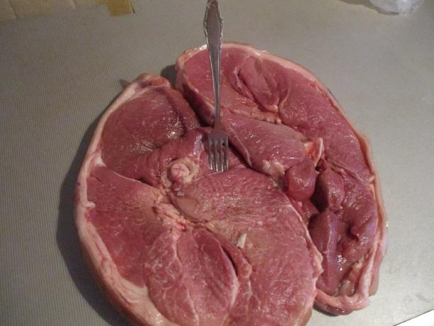 Mėsa ant šakutės lengvai dūrio